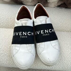 ‼️givenvy sneakers size 38‼️